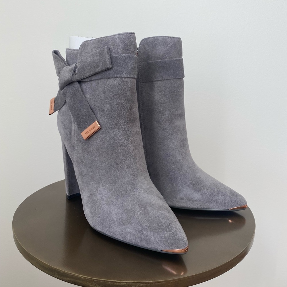 New Ankle  Suede Boots / Grey